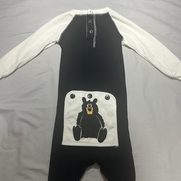 NWOT Black and White Baby Bear Fitted Onesie/sleeper/romler - Picture 4 of 5